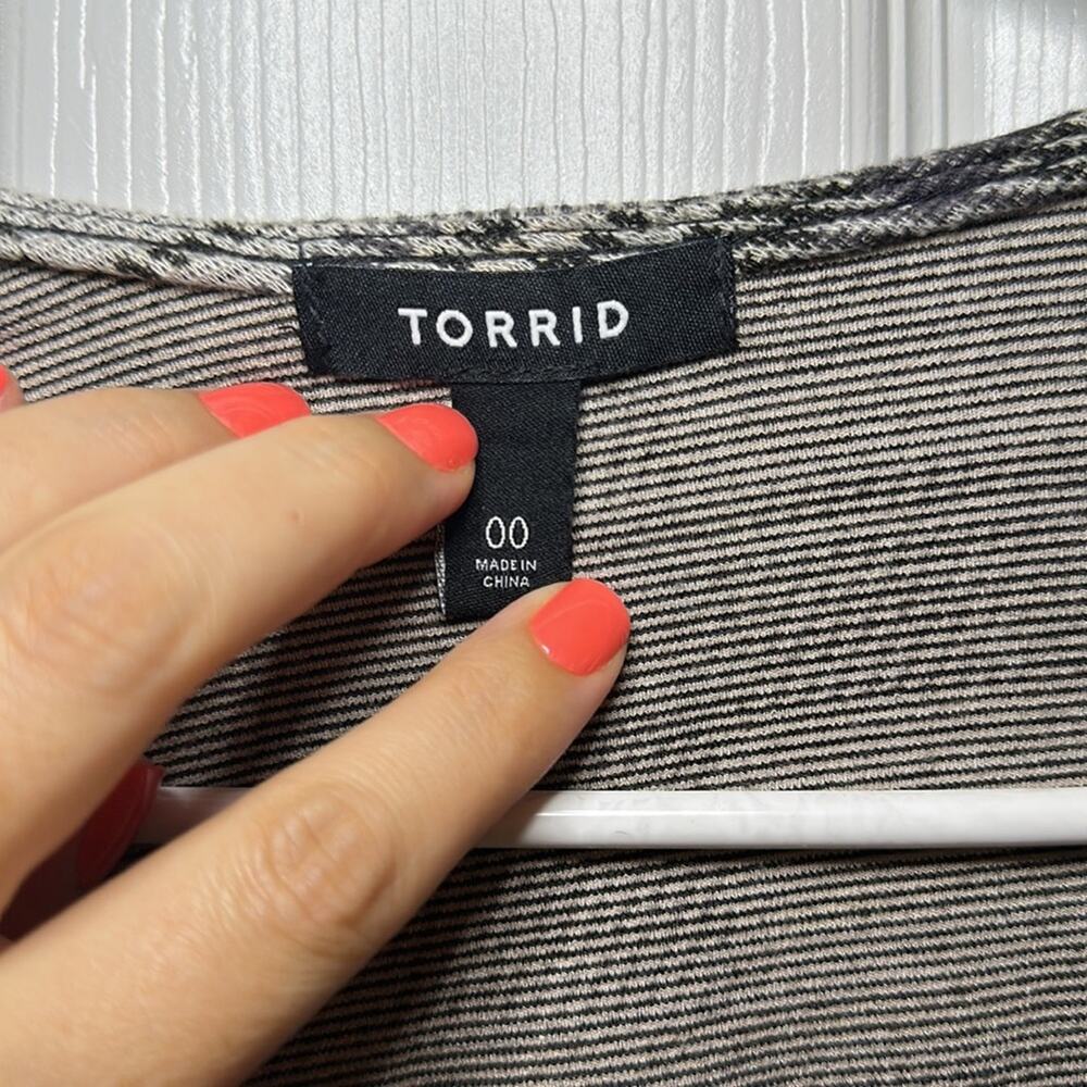 Torrid 00 Women’s Black & Ivory Plaid Drape Jacket Size Medium - Picture 7 of 13